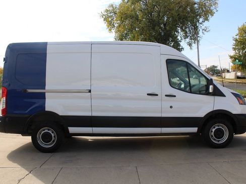 Used 2019 Ford Transit 250 148 Medium Roof RWD image 4