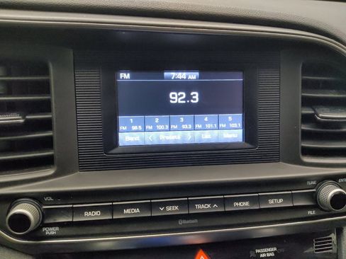 Used 2020 Hyundai Elantra SE w/ Cargo Package (C1) FWD image 25
