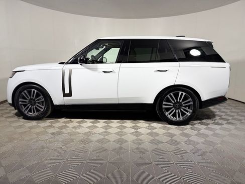 Used 2023 Land Rover Range Rover SE AWD/4WD image 3