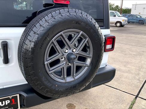 Used 2024 Jeep Wrangler Unlimited Sport AWD/4WD image 30
