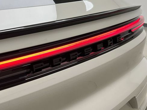 Certified 2025 Porsche Cayenne E-Hybrid Coupe AWD/4WD image 34
