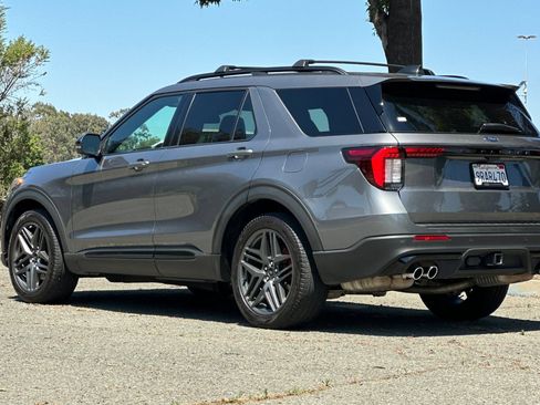 Certified 2025 Ford Explorer ST AWD/4WD image 5