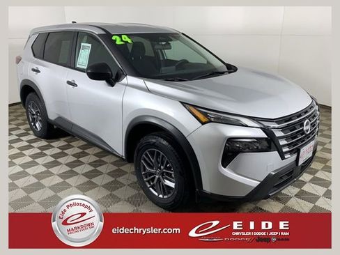 Used 2024 Nissan Rogue S image 1