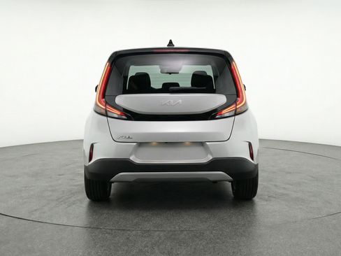 Used 2025 Kia Soul LX w/ LX Technology Package FWD image 7