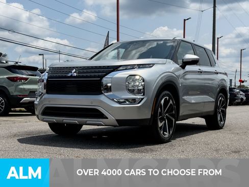 Used 2024 Mitsubishi Outlander SE FWD image 2