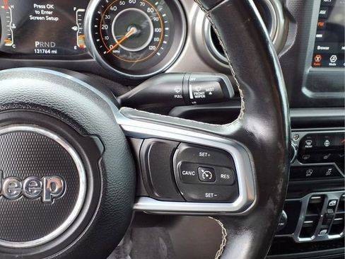 Used 2020 Jeep Gladiator Overland w/ Cold Weather Group AWD/4WD image 11