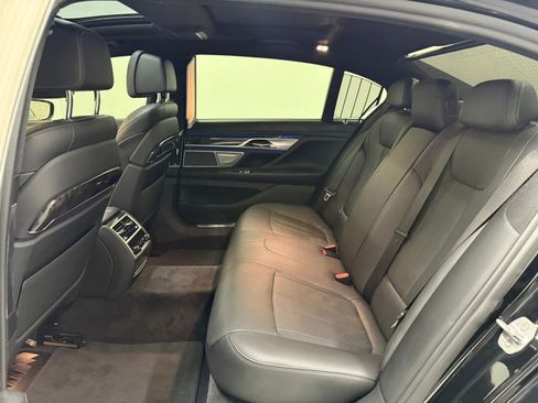 Used 2018 BMW 740e xDrive image 40