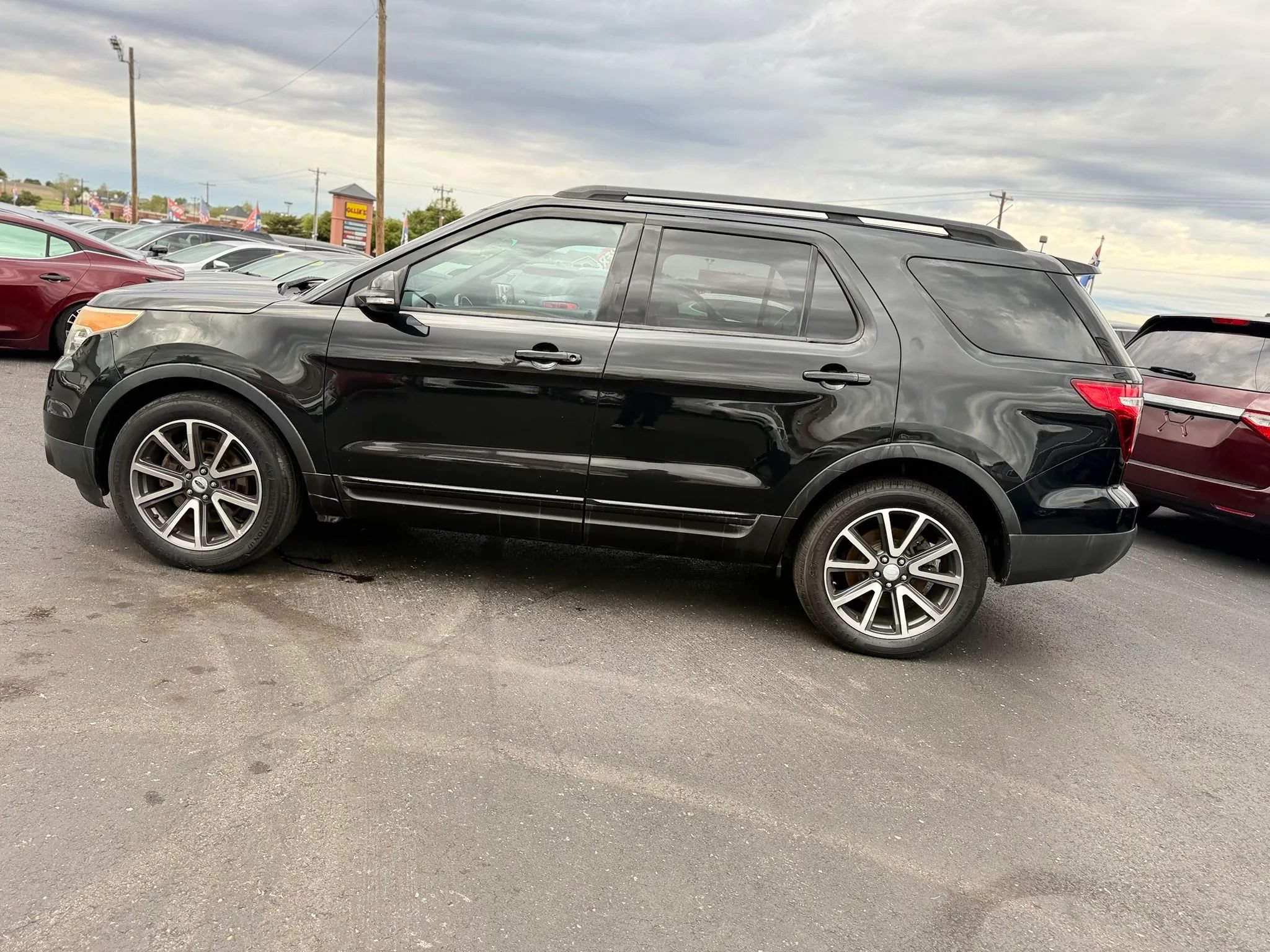 Used 2015 Ford Explorer XLT w/ Equipment Group 202B FWD image 10