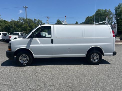 Used 2022 Chevrolet Express 2500 w/ Driver Convenience Package RWD image 3