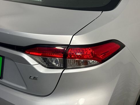 Used 2020 Toyota Corolla LE FWD image 33