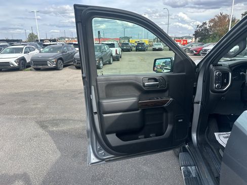 Used 2021 GMC Sierra 1500 SLT w/ SLT Premium Plus Package AWD/4WD image 9