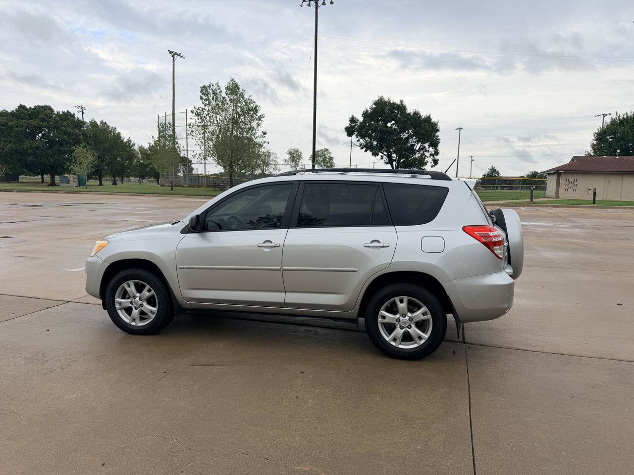 Used 2012 Toyota RAV4 FWD w/ Upgrade Value Pkg image 5