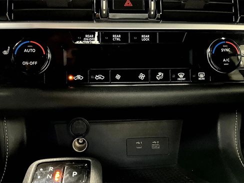 Used 2023 Nissan Pathfinder SV w/ SV Premium Package image 14