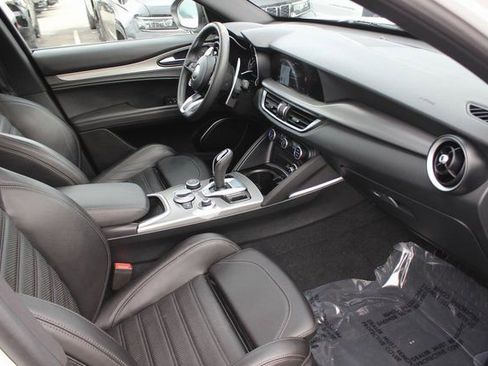Used 2023 Alfa Romeo Stelvio Veloce AWD/4WD image 36