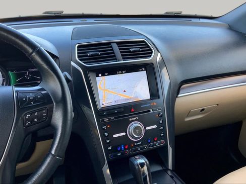 Used 2017 Ford Explorer Limited FWD image 7