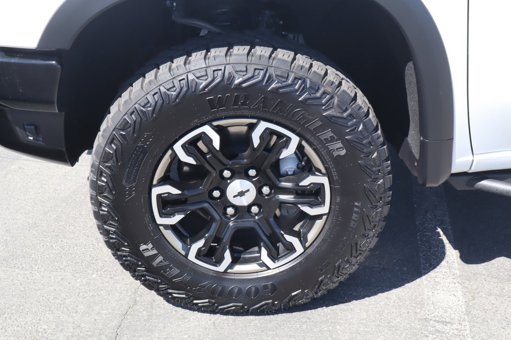 Used 2024 Chevrolet Silverado 1500 ZR2 AWD/4WD image 14