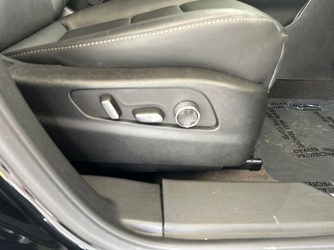 Used 2025 Cadillac XT4 Premium Luxury FWD image 28