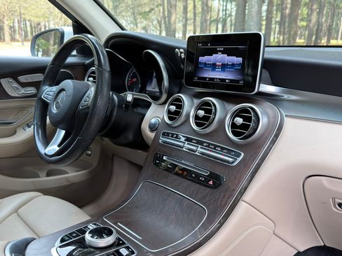 Used 2019 Mercedes-Benz GLC 300 4MATIC image 19