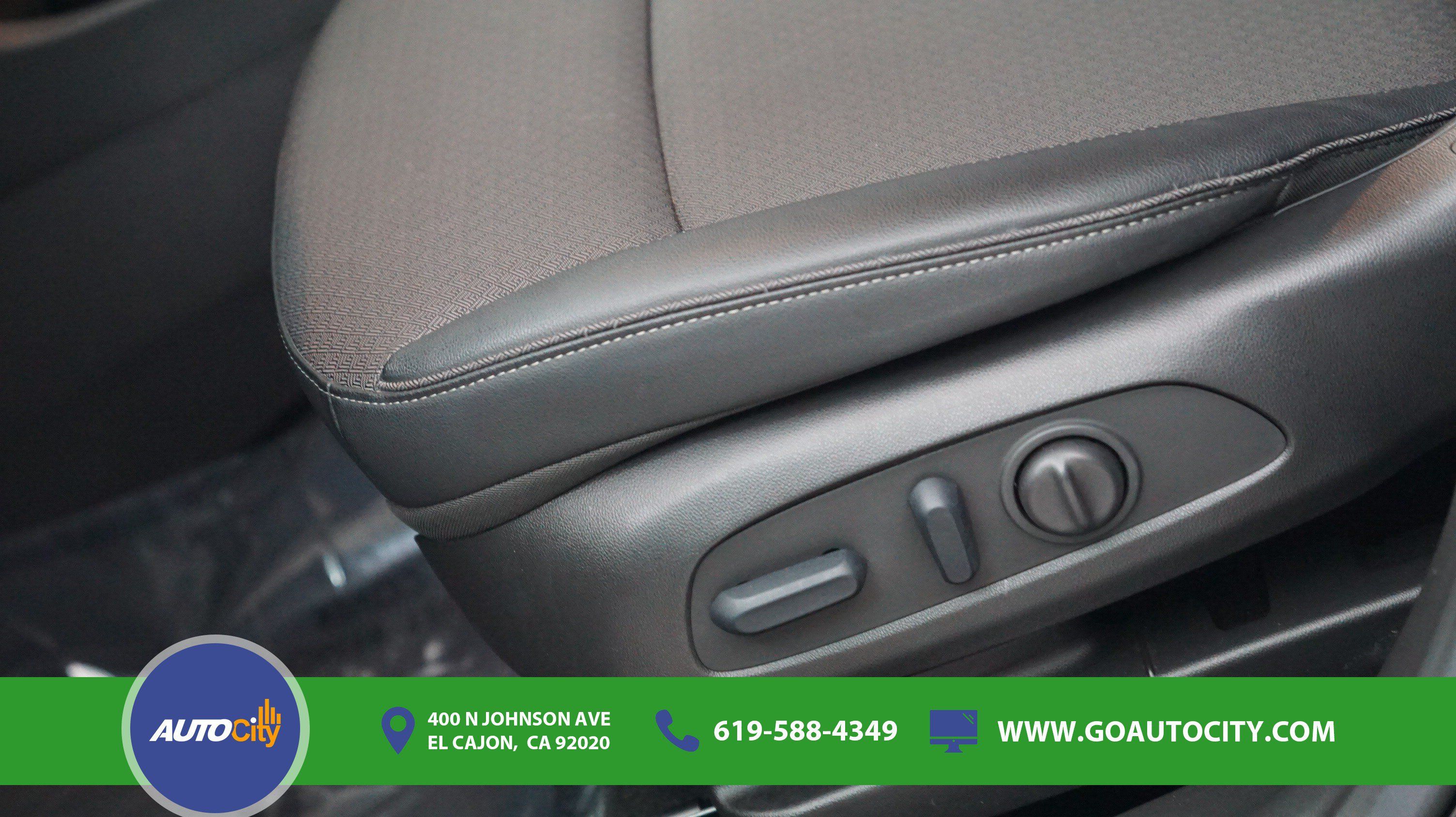 Used 2023 Buick Encore GX Select w/ Sport Touring Package FWD image 17