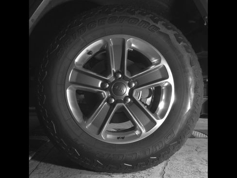 Used 2020 Jeep Wrangler Unlimited Sahara AWD/4WD image 12