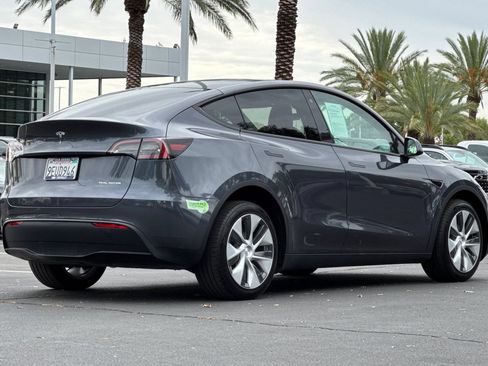 Used 2023 Tesla Model Y Long Range AWD/4WD image 3