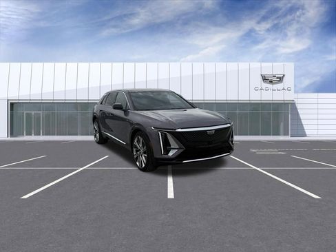 Certified 2025 Cadillac Lyriq Luxury w/ LPO, Floor Liner Package AWD/4WD image 1