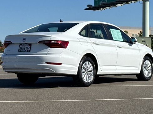 Used 2019 Volkswagen Jetta R-Line FWD image 4