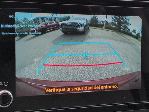 Used 2025 Toyota Highlander LE FWD image 20