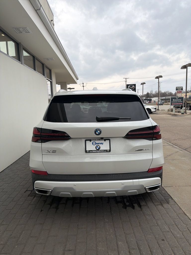 New 2026 BMW X5 xDrive50e w/ Premium Package AWD/4WD image 7