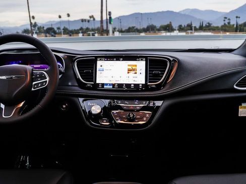 New 2026 Chrysler Pacifica Select image 13
