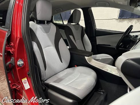 Used 2018 Toyota Prius Three FWD image 13