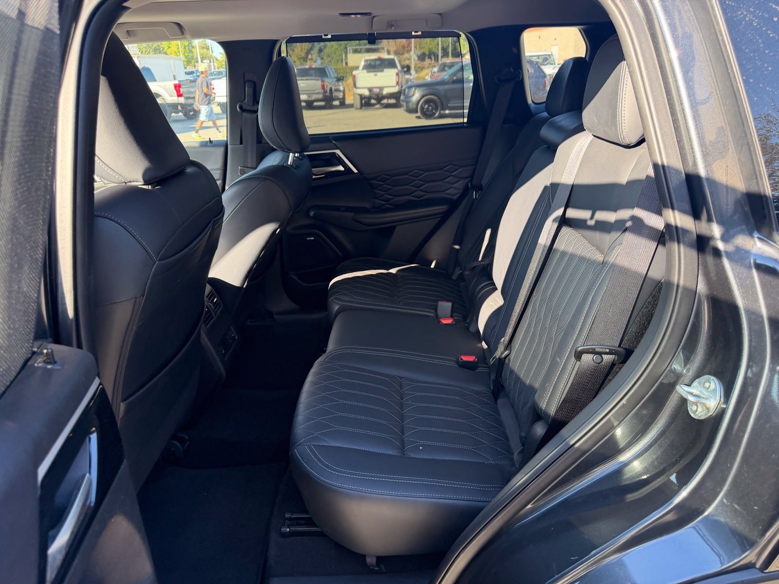 Used 2025 Mitsubishi Outlander SEL AWD/4WD image 12