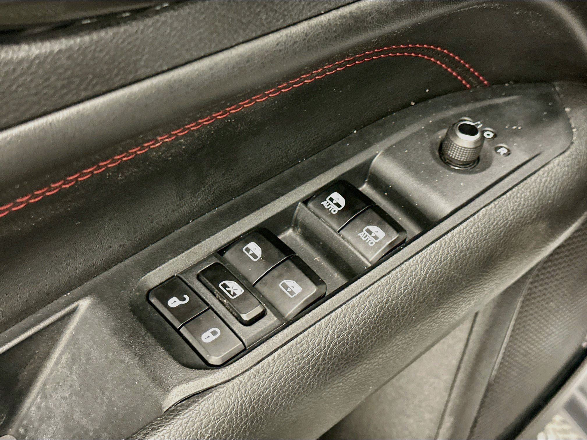 Used 2025 Jeep Compass Trailhawk AWD/4WD image 15