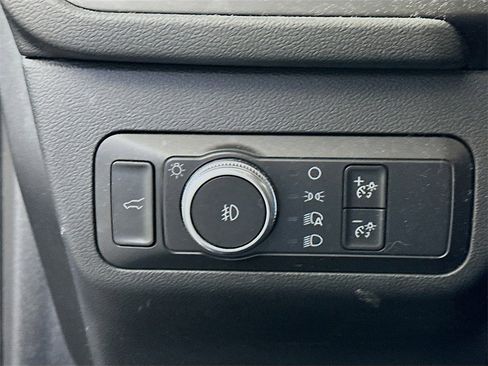 Used 2020 Ford Escape Titanium image 10