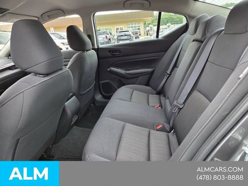 Used 2025 Nissan Altima 2.5 SV FWD image 4