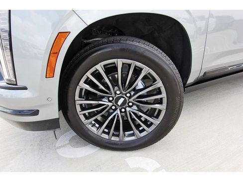 Certified 2025 Cadillac Escalade Sport Platinum w/ LPO, Floor Liner Package AWD/4WD image 31