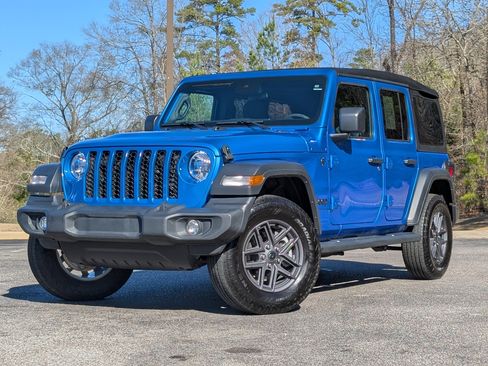 Used 2024 Jeep Wrangler Sport S image 4
