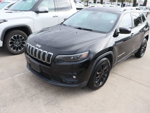 Used 2019 Jeep Cherokee Latitude Plus image 5