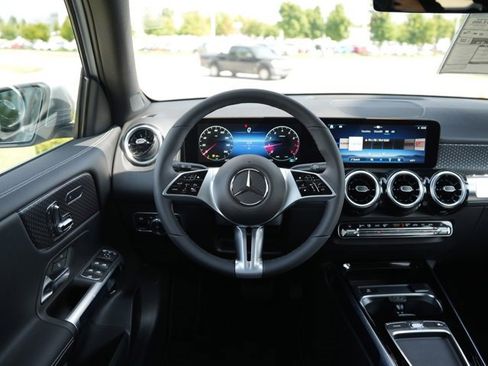 Used 2026 Mercedes-Benz GLB 250 4MATIC image 22