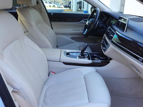 Used 2018 BMW 740i image 15
