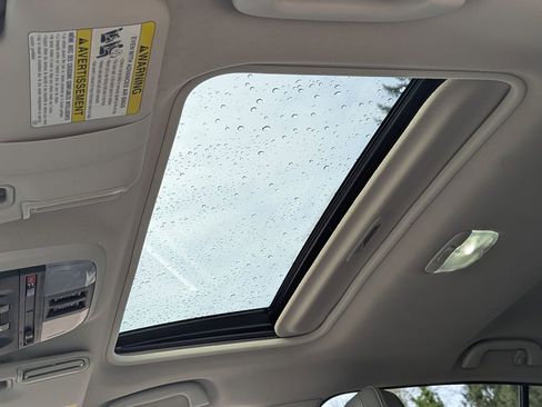 Used 2022 Subaru Crosstrek 2.5i Sport w/ Moonroof Package image 22