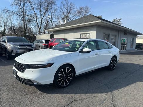 Used 2024 Honda Accord Touring image 2