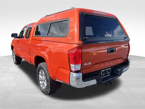 Used 2016 Toyota Tacoma SR5 AWD/4WD image 3