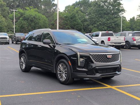 Used 2025 Cadillac XT4 Premium Luxury FWD image 9