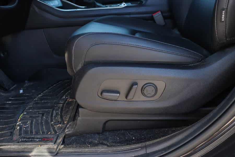 Used 2025 Kia Carnival SX w/ SX Dark Edition Package FWD image 19