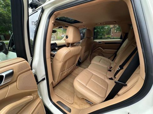 Used 2011 Porsche Cayenne S AWD/4WD image 19