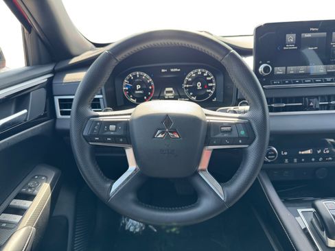 Used 2024 Mitsubishi Outlander SE Black Edition image 13