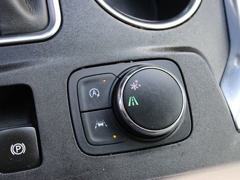 Used 2022 Chevrolet Traverse LS FWD image 19