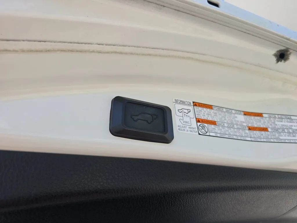 Used 2018 Toyota RAV4 Limited AWD/4WD image 36