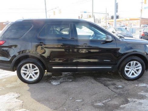 Used 2019 Ford Explorer XLT w/ Equipment Group 201A AWD/4WD image 8